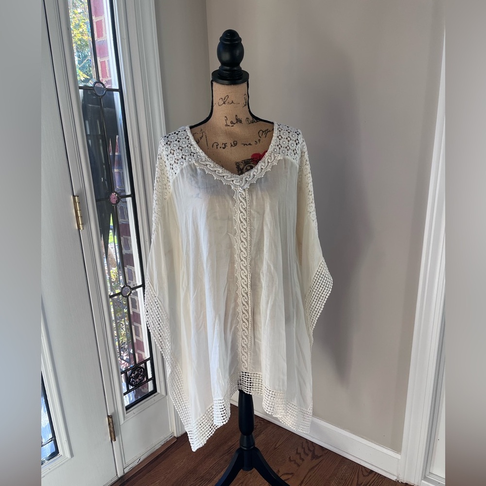 SOFT SURROUNDINGS Flowy batwing Beach Pool Coverup‎ in Ivory